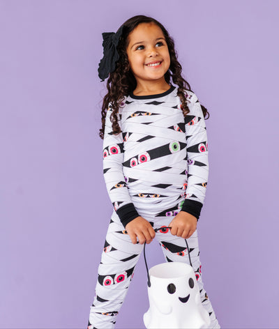 Bates Glow-In-The-Dark 2-Piece Pajamas