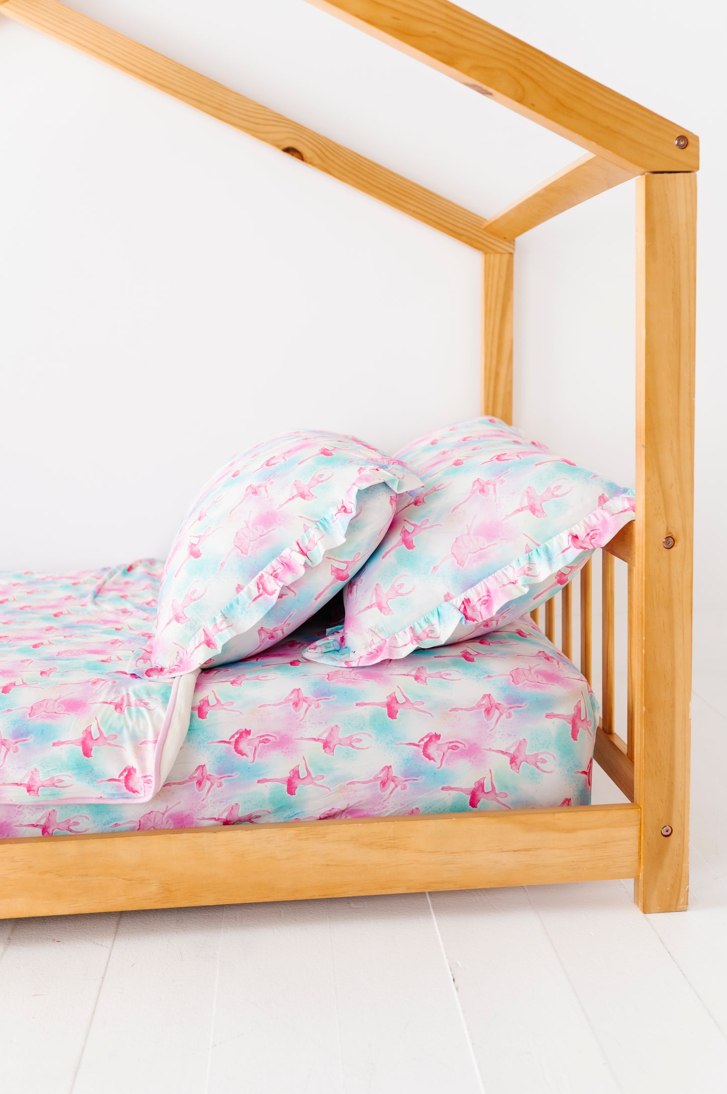 Children's twin-size bed featuring bamboo bedding with watercolor ballerinas 