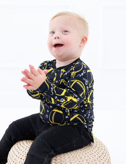 Graffiti Football Henley T-Shirt : BLACK AND YELLOW/GOLD