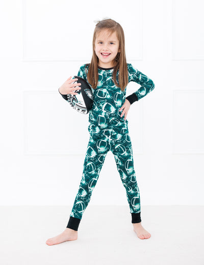 graffiti football 2-piece pajamas: GREEN AND WHITE/SILVER