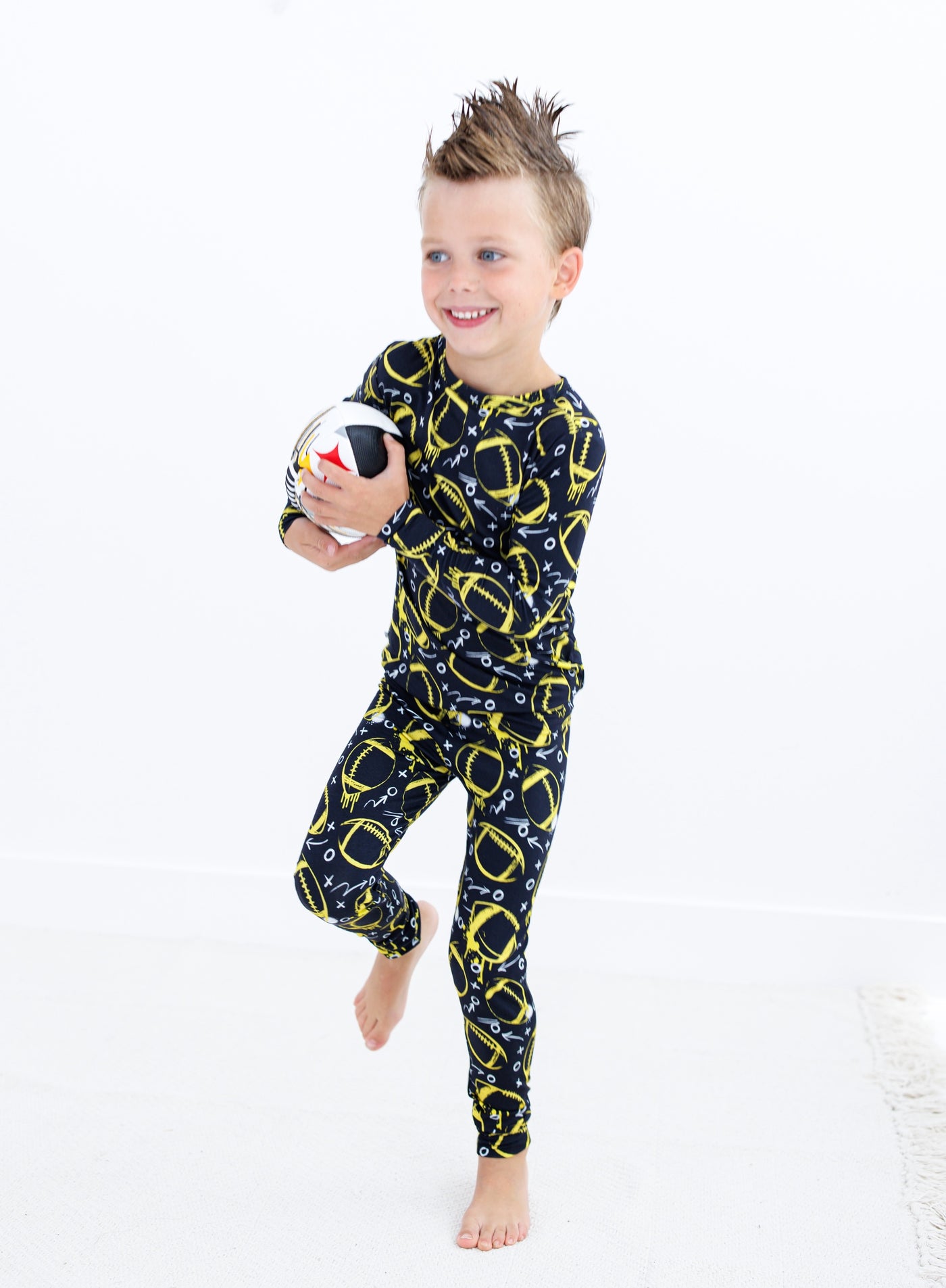 graffiti football 2-piece pajamas: BLACK AND YELLOW/GOLD