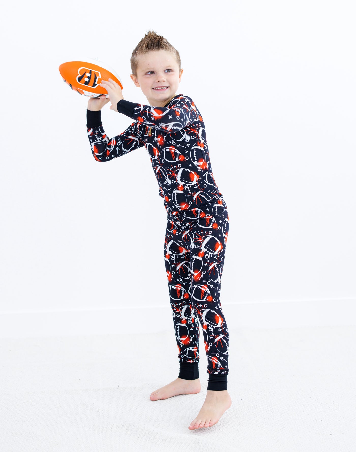 graffiti football 2-piece pajamas: BLACK AND ORANGE