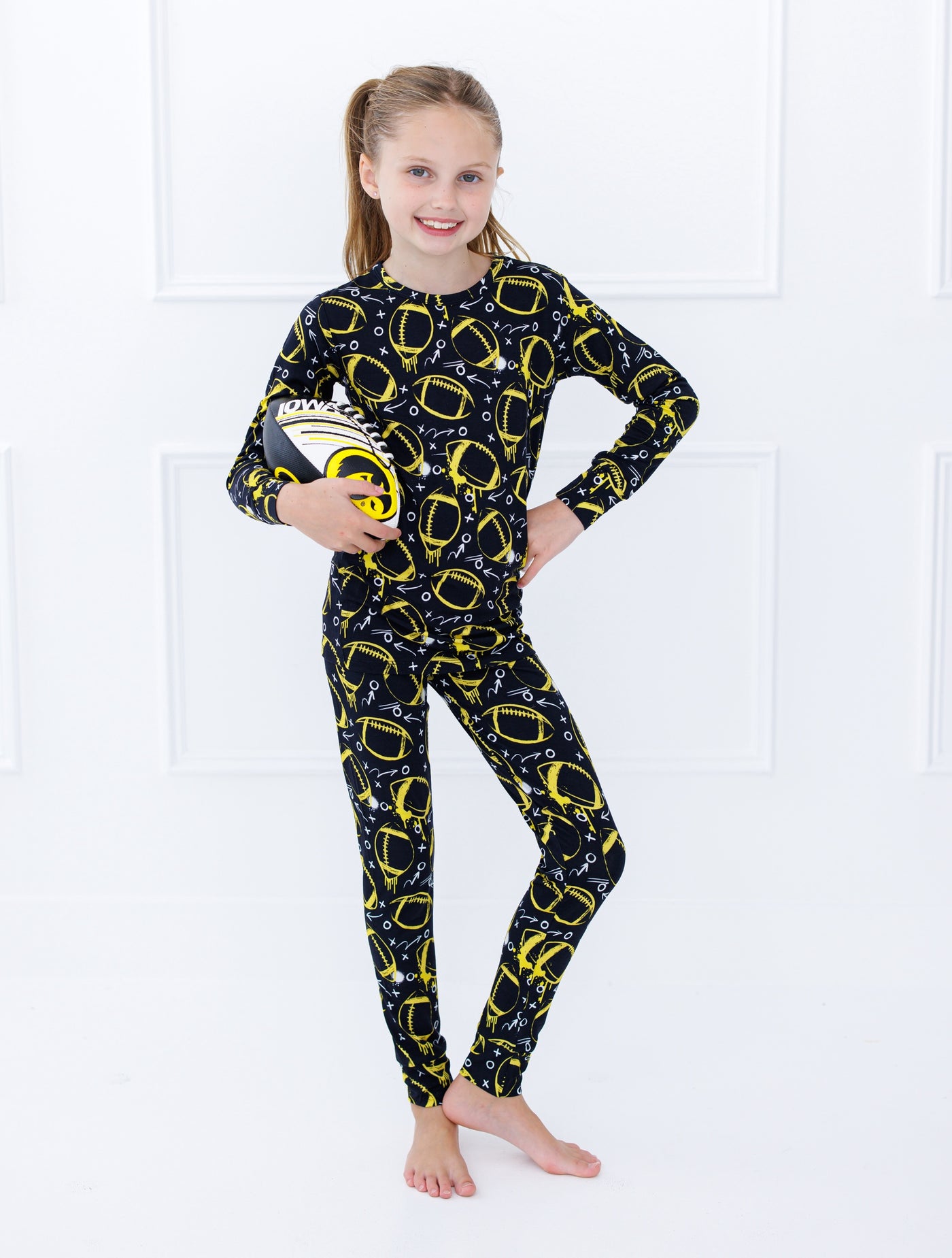 graffiti football 2-piece pajamas: BLACK AND YELLOW/GOLD