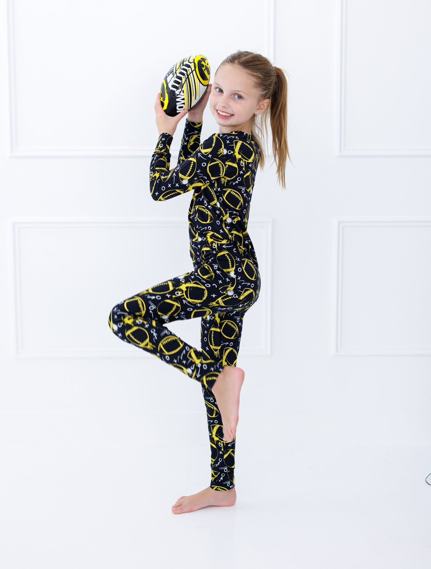 graffiti football 2-piece pajamas: BLACK AND YELLOW/GOLD