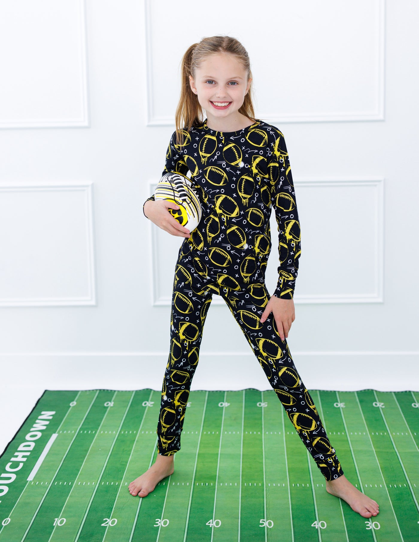 graffiti football 2-piece pajamas: BLACK AND YELLOW/GOLD