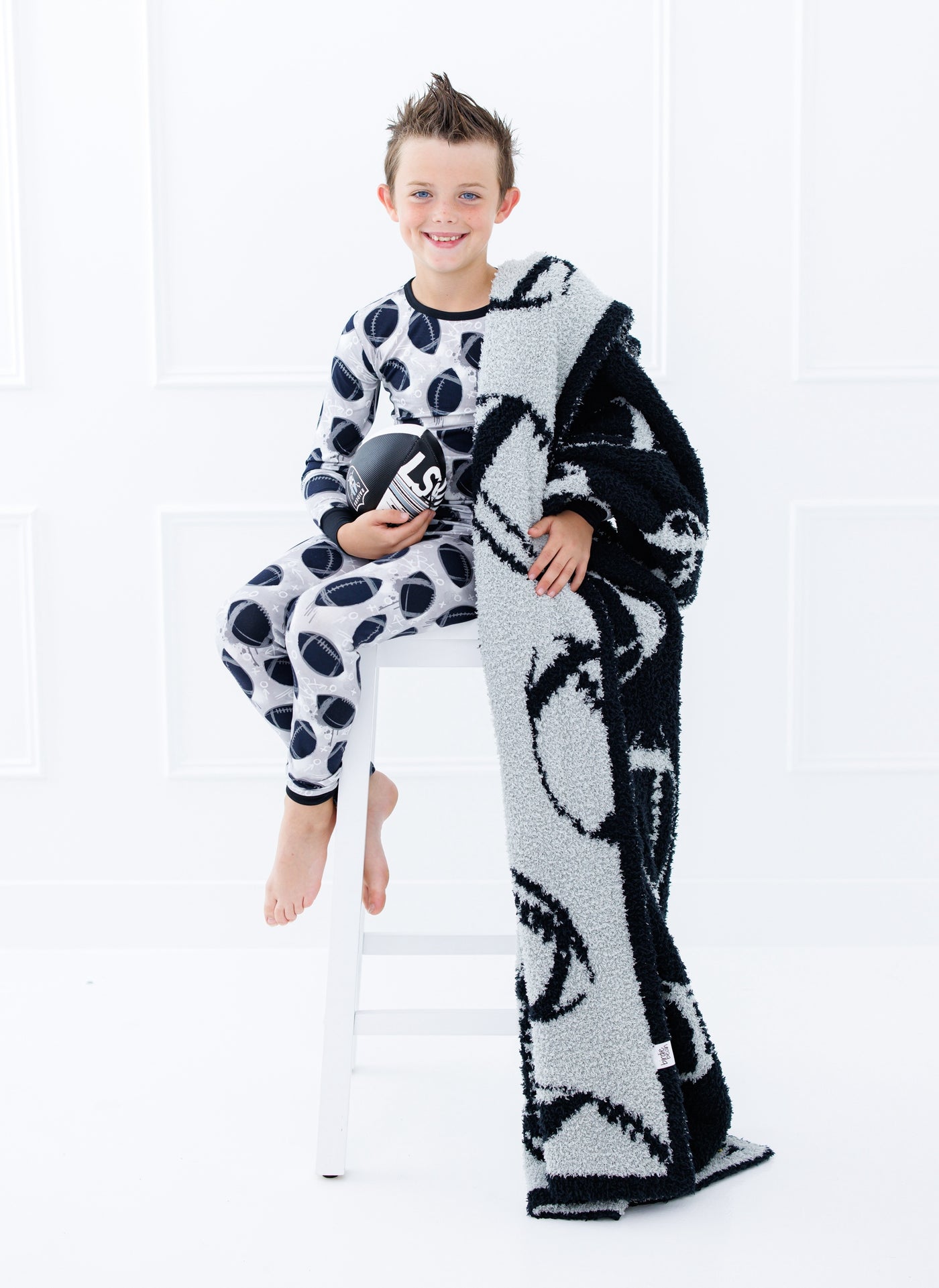 graffiti football 2-piece pajamas: SILVER AND BLACK