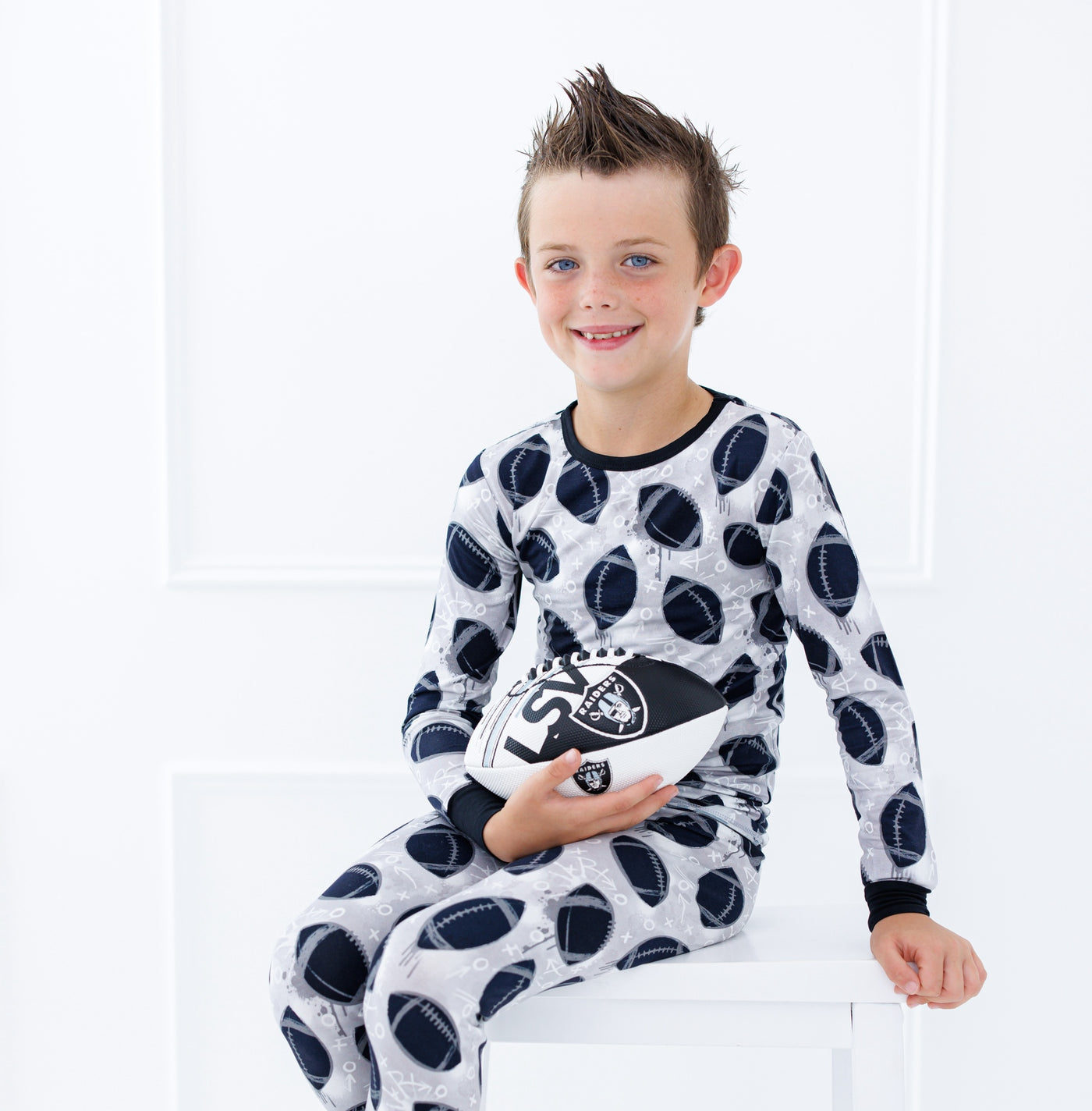 graffiti football 2-piece pajamas: SILVER AND BLACK