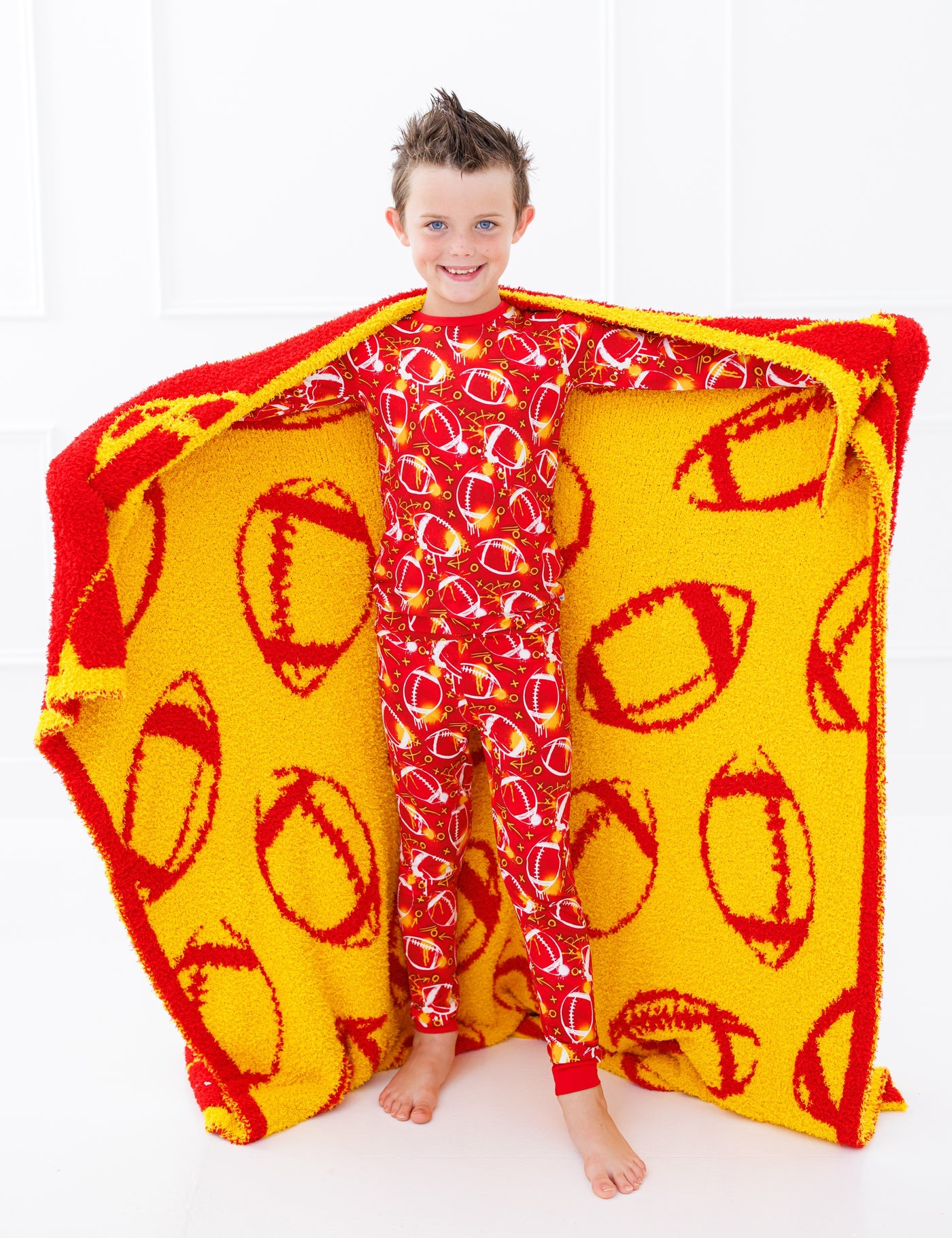 graffiti football 2-piece pajamas: RED AND YELLOW/GOLD