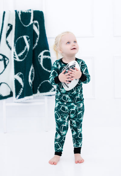 graffiti football 2-piece pajamas: GREEN AND WHITE/SILVER