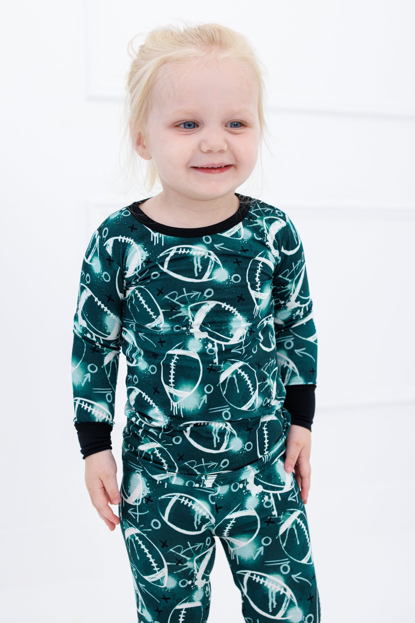 graffiti football 2-piece pajamas: GREEN AND WHITE/SILVER