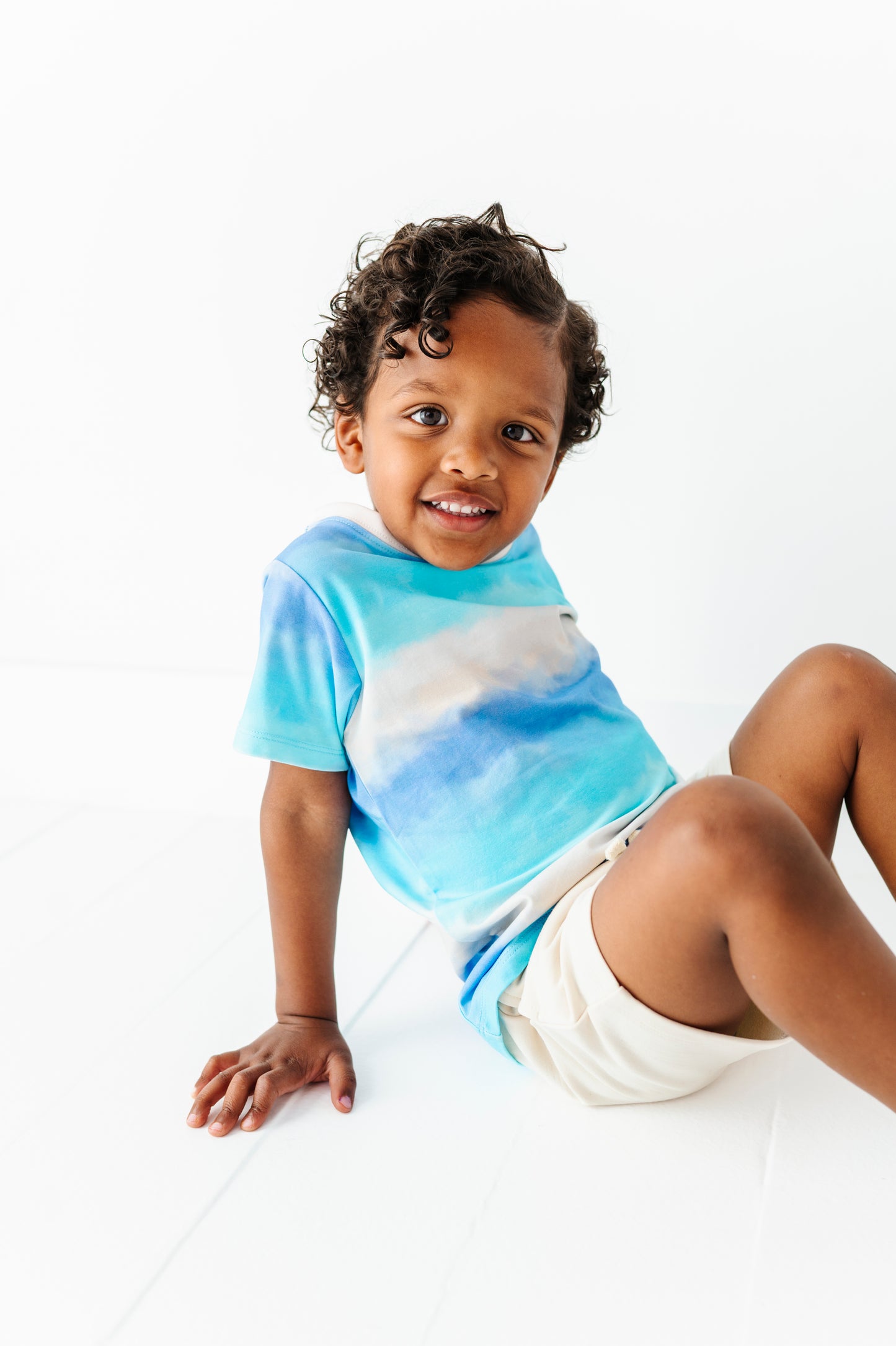 Child wearing an ombre bamboo-cotton shirt with ivory bamboo shorts