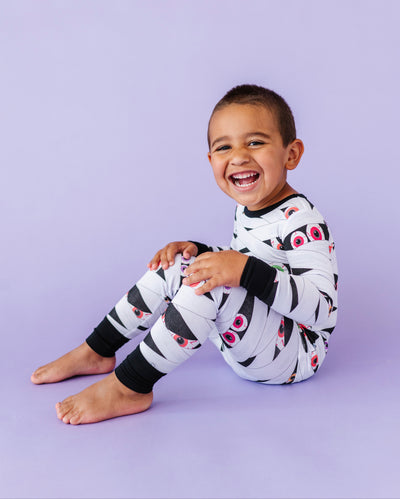 Bates Glow-In-The-Dark 2-Piece Pajamas