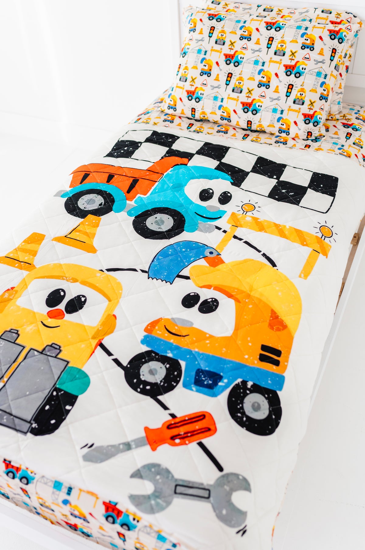 Leo the Truck™ - Construction Crew Toddler Birdie Quilt